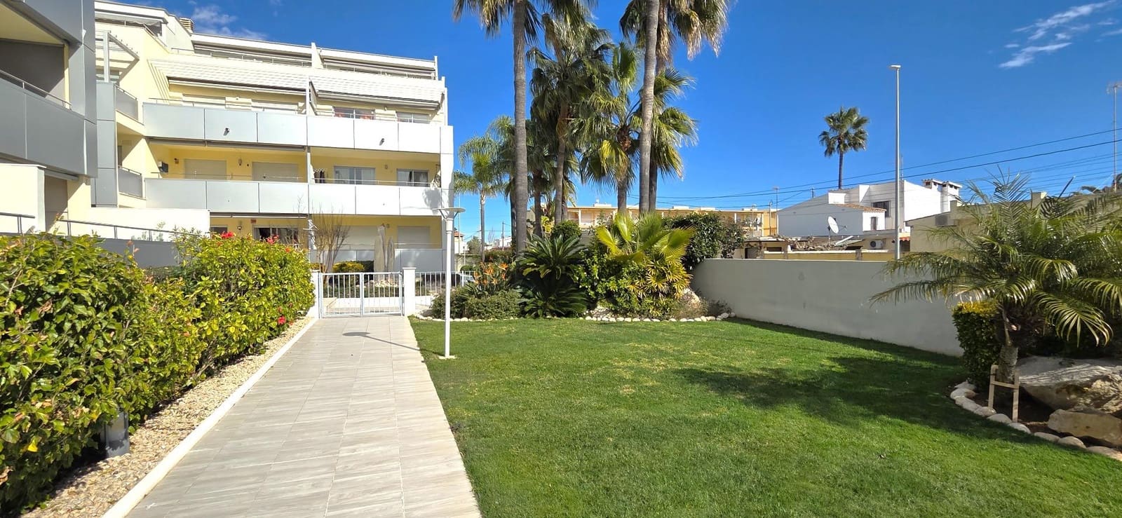 2 bedroom Apartment for sale in Vinaros with pool garage - € 179,995 (Ref: 9599683)