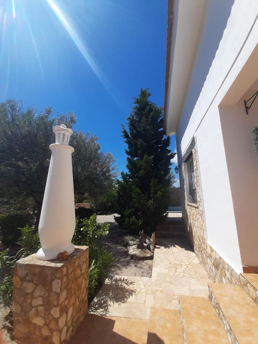 4 slaapkamer Villa te koop in Sant Jordi met zwembad garage - € 399.000 (Ref: 9634506)
