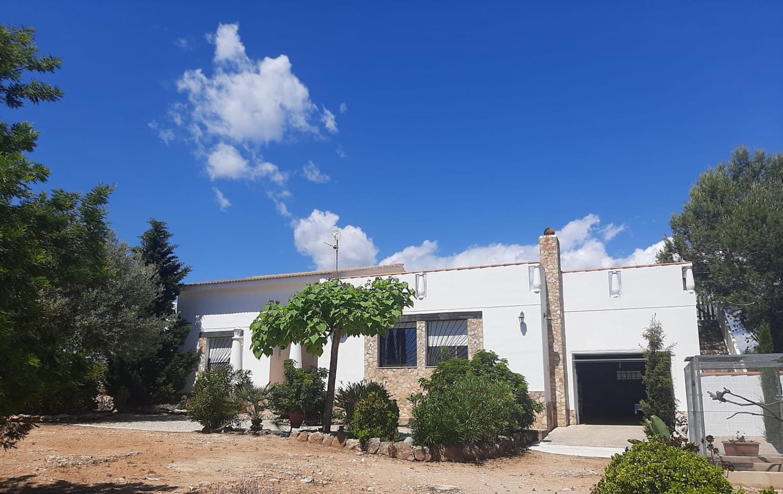 4 slaapkamer Villa te koop in Sant Jordi met zwembad garage - € 399.000 (Ref: 9634506)