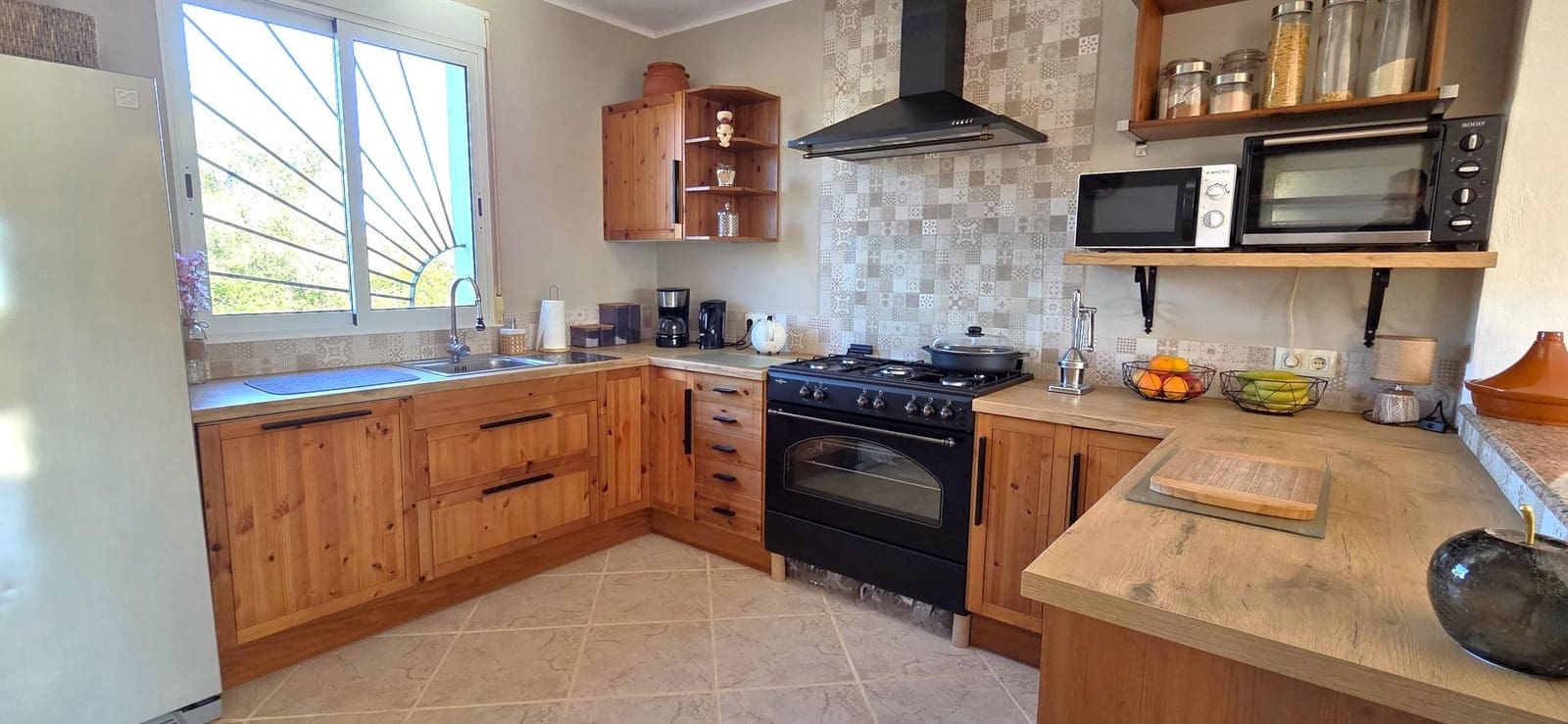 4 slaapkamer Villa te koop in Sant Jordi met zwembad garage - € 399.000 (Ref: 9634506)