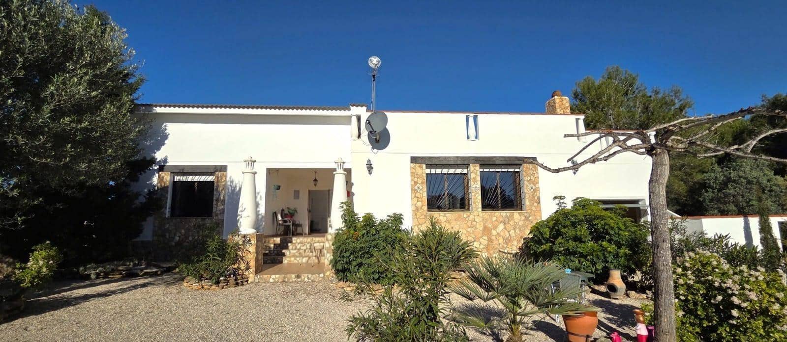4 slaapkamer Villa te koop in Sant Jordi met zwembad garage - € 399.000 (Ref: 9634506)