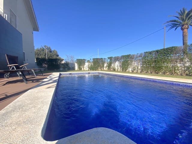 4 soveværelse Villa til salg i Vinaròs med swimmingpool garage - € 499.000 (Ref: 9702107)