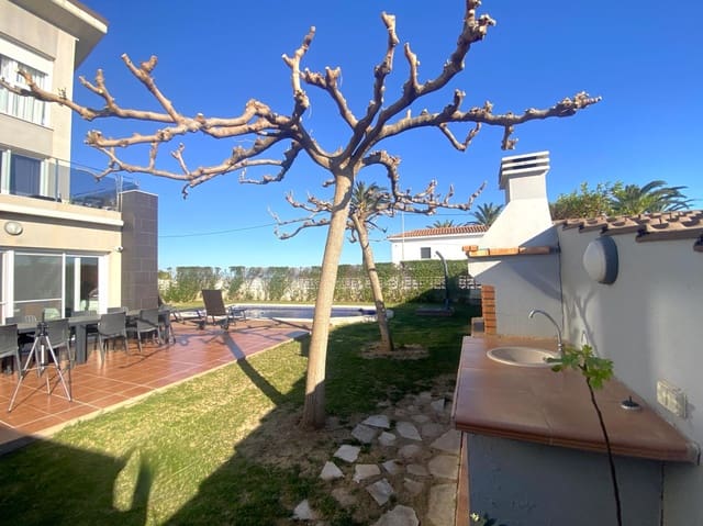 4 soveværelse Villa til salg i Vinaròs med swimmingpool garage - € 475.000 (Ref: 9702107)
