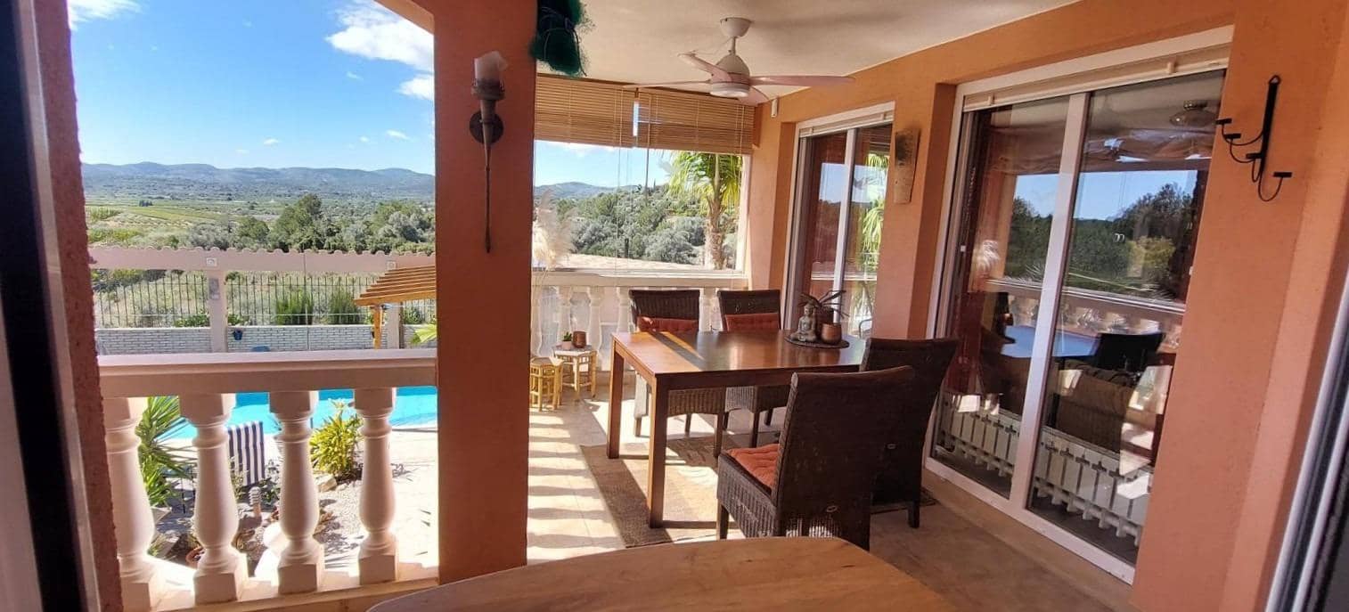 4 bedroom Villa for sale in Calig with pool garage - € 525,000 (Ref: 9741879)