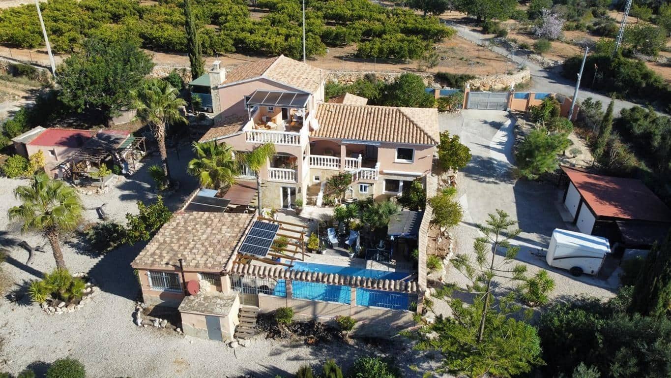 4 bedroom Villa for sale in Calig with pool garage - € 525,000 (Ref: 9741879)