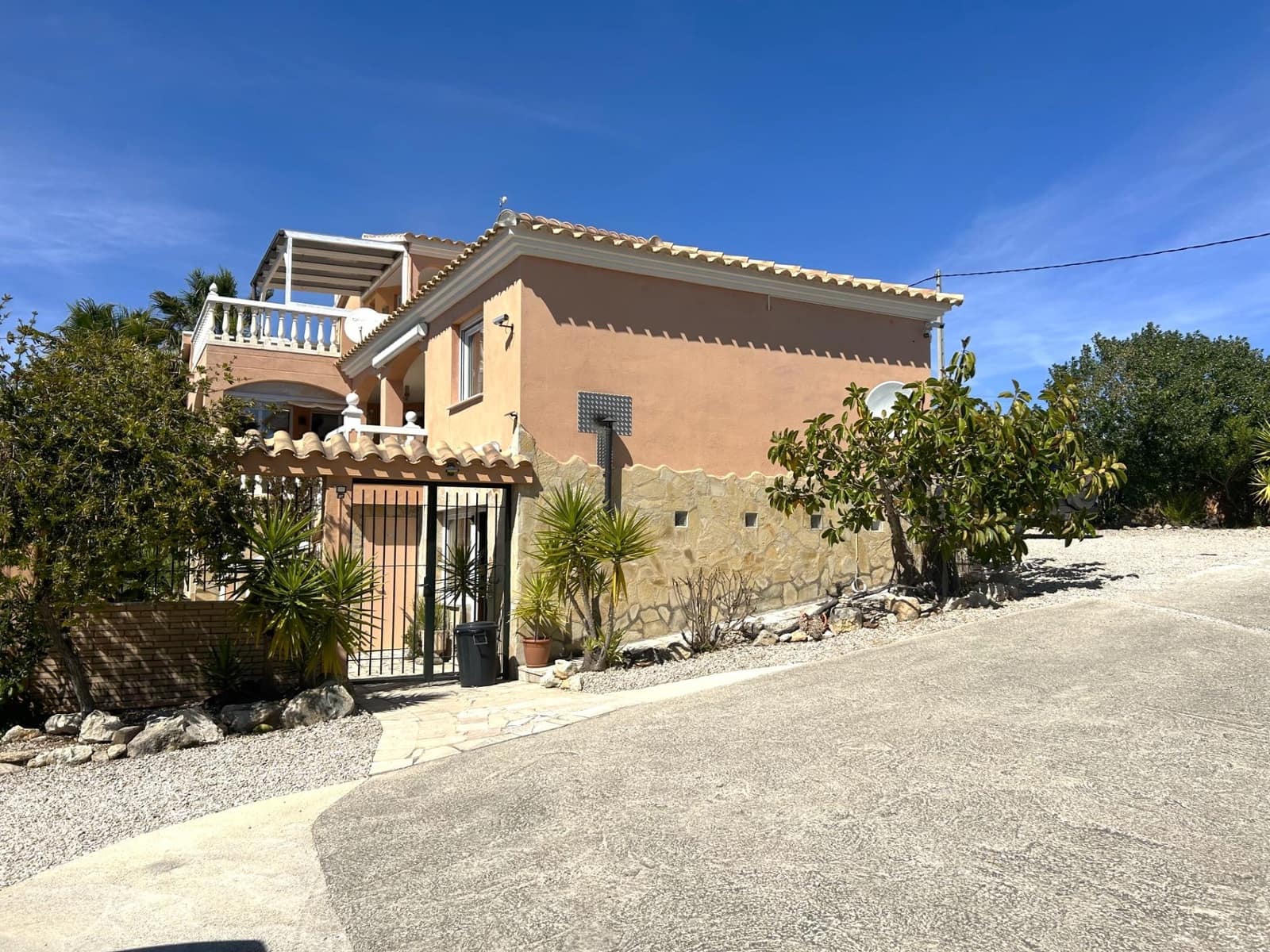 4 bedroom Villa for sale in Calig with pool garage - € 525,000 (Ref: 9741879)