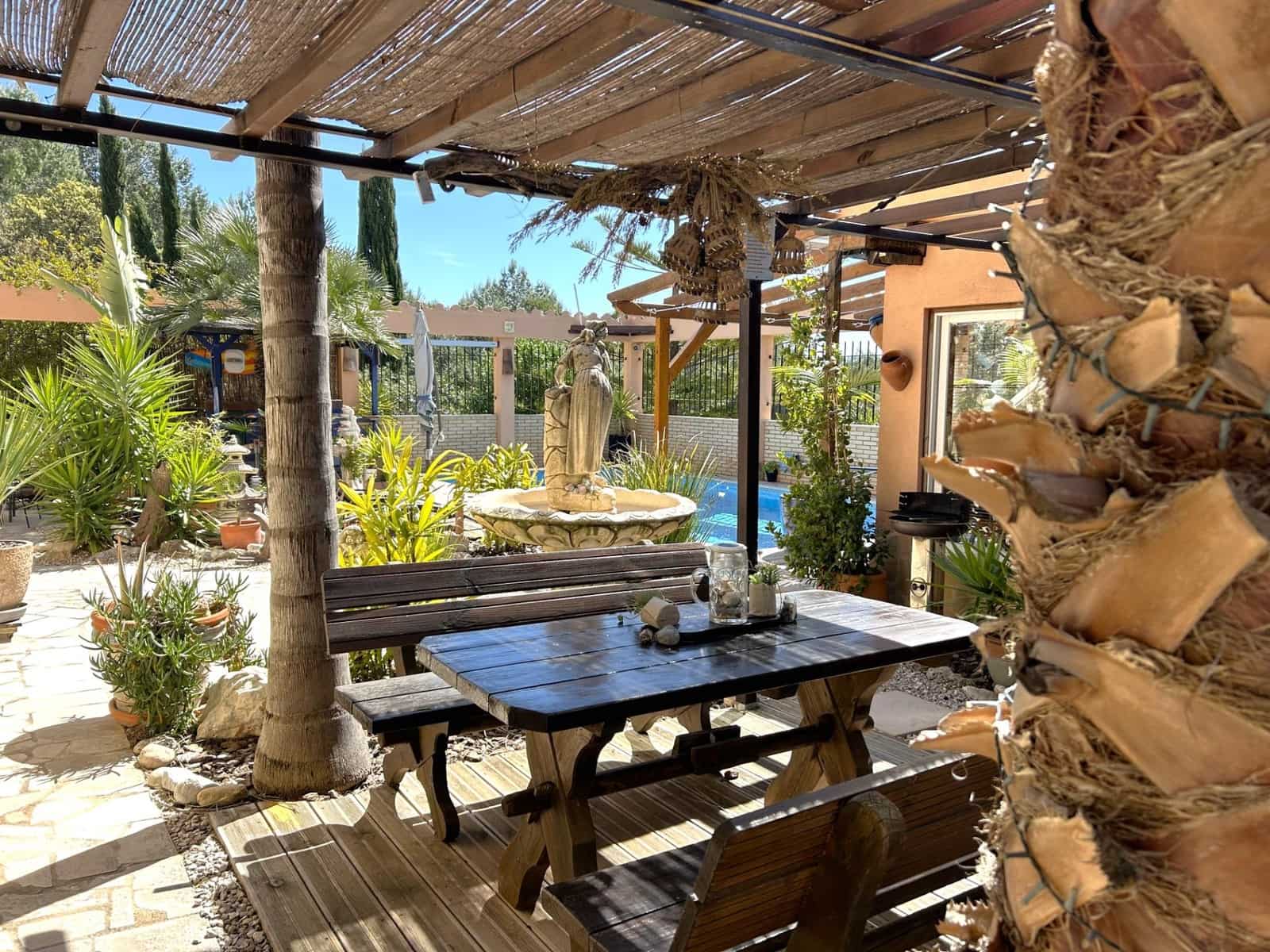 4 bedroom Villa for sale in Calig with pool garage - € 525,000 (Ref: 9741879)