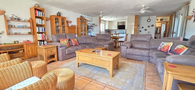 3 sypialnia Willa na sprzedaż w Vinaròs z basenem garażem - 350 000 € (Ref: 9799452)