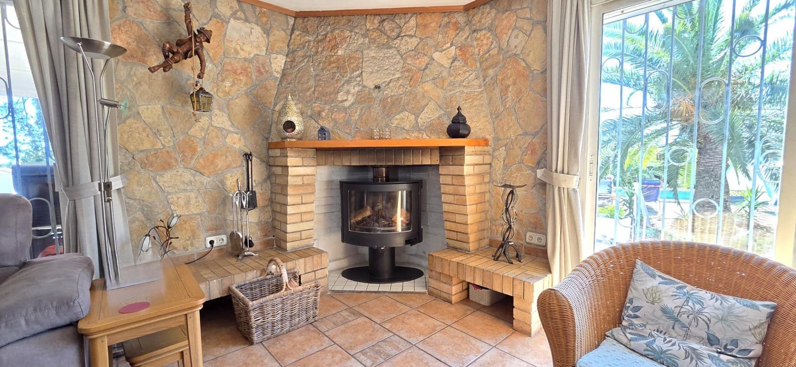 Chalet de 3 habitaciones en Vinaròs en venta con piscina garaje - 350.000 € (Ref: 9799452)