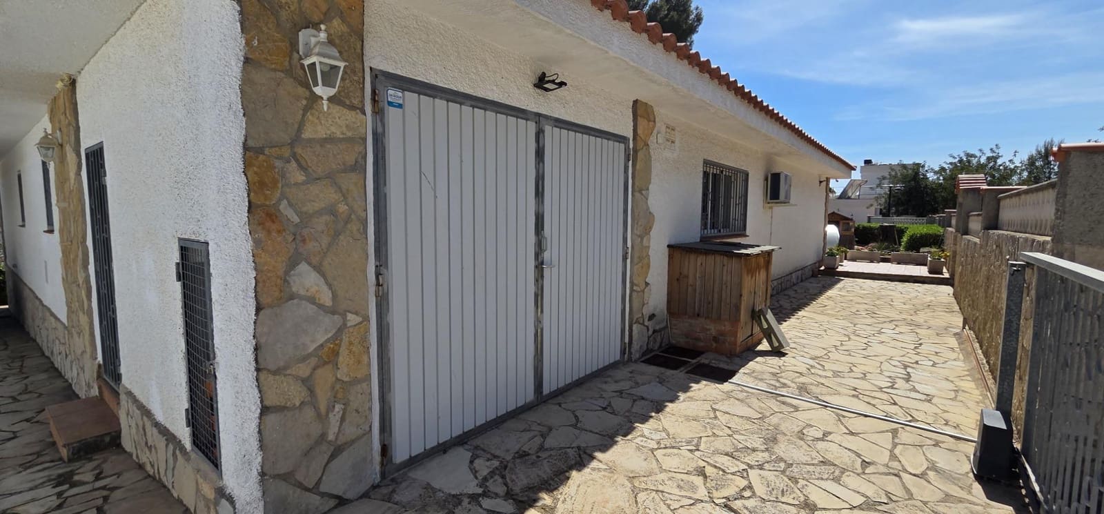 Chalet de 3 habitaciones en Vinaròs en venta con piscina garaje - 350.000 € (Ref: 9799452)