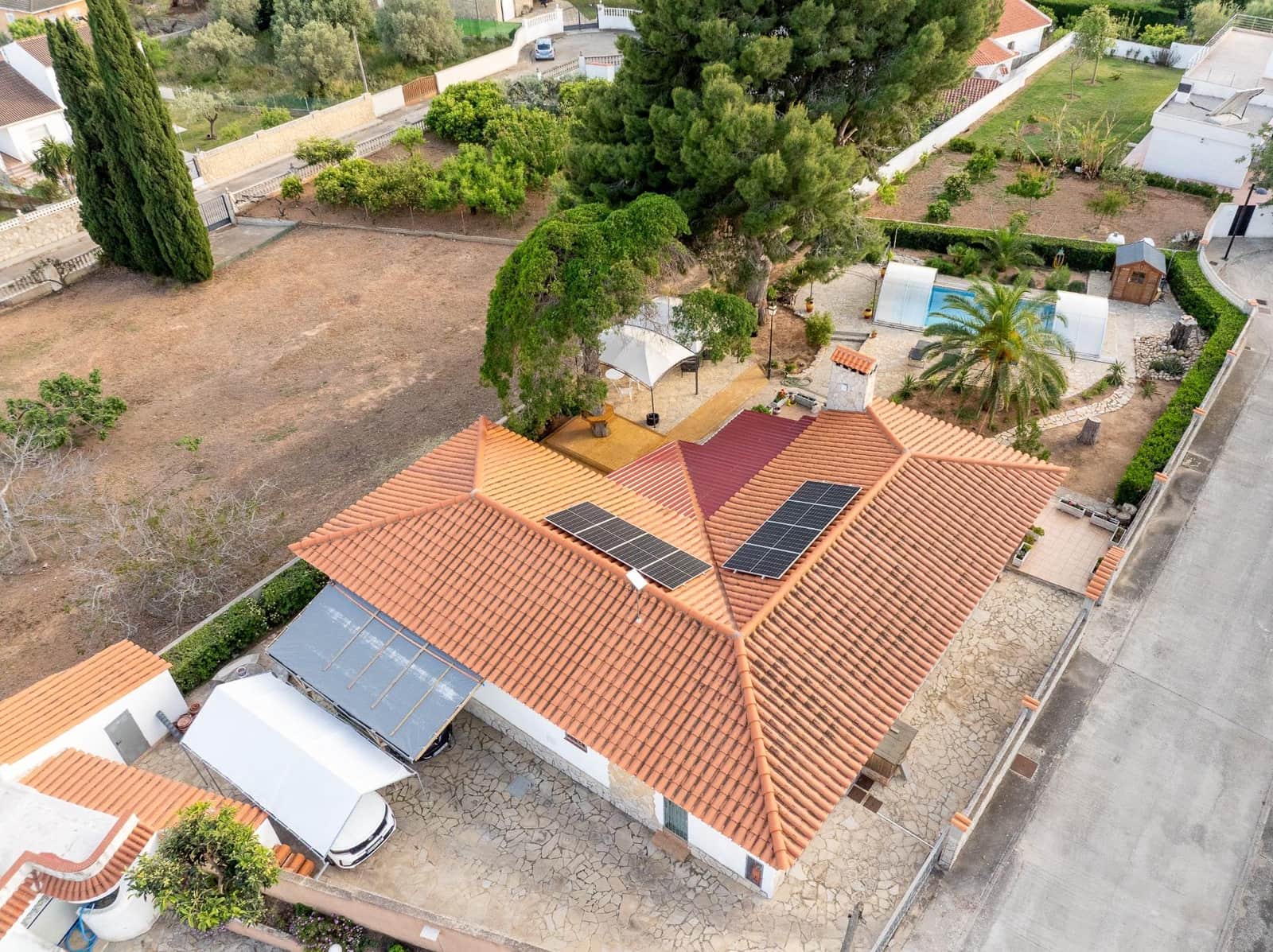 Chalet de 3 habitaciones en Vinaròs en venta con piscina garaje - 350.000 € (Ref: 9799452)