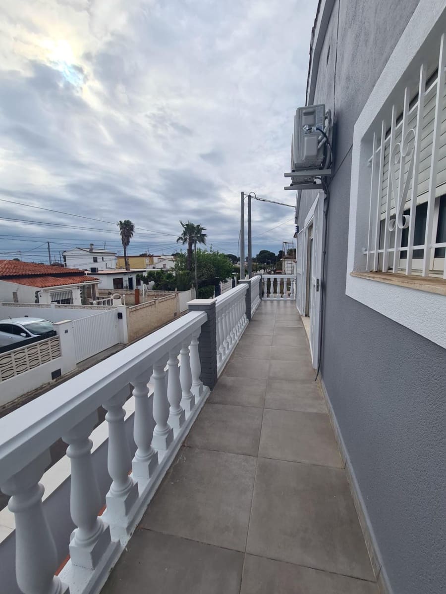 4 bedroom Villa for sale in Vinaros with garage - € 365,000 (Ref: 9894068)
