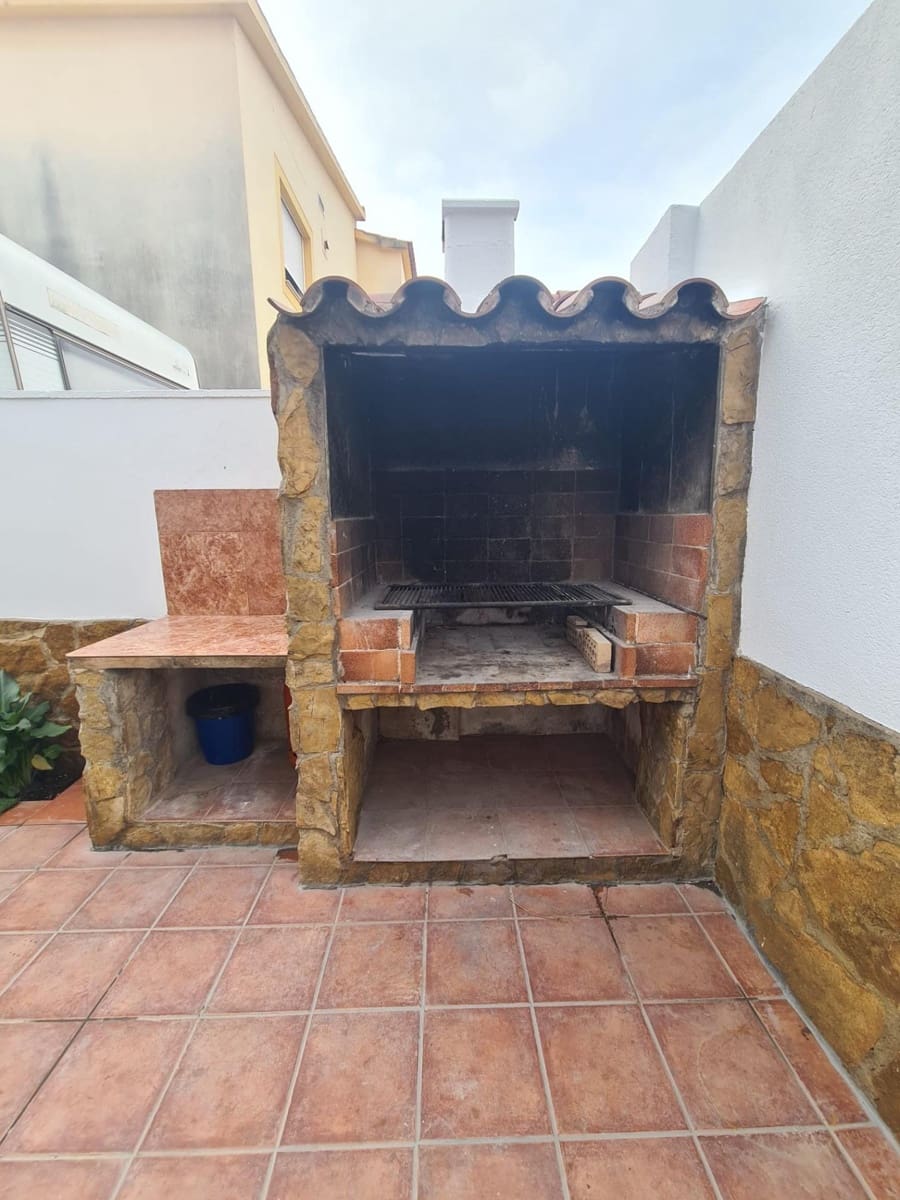 4 bedroom Villa for sale in Vinaros with garage - € 365,000 (Ref: 9894068)