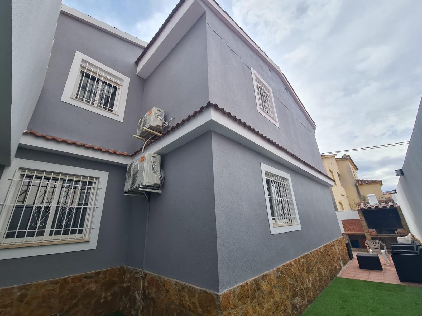 4 bedroom Villa for sale in Vinaros with garage - € 365,000 (Ref: 9894068)
