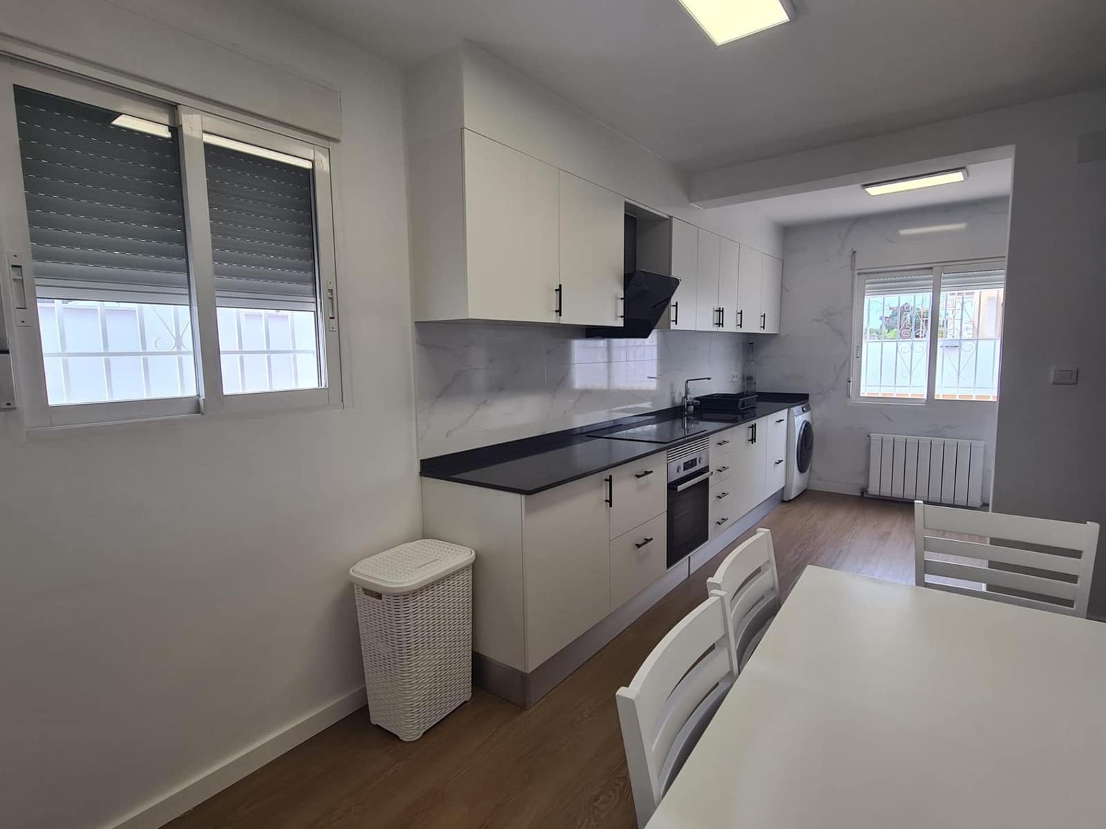 4 bedroom Villa for sale in Vinaros with garage - € 365,000 (Ref: 9894068)