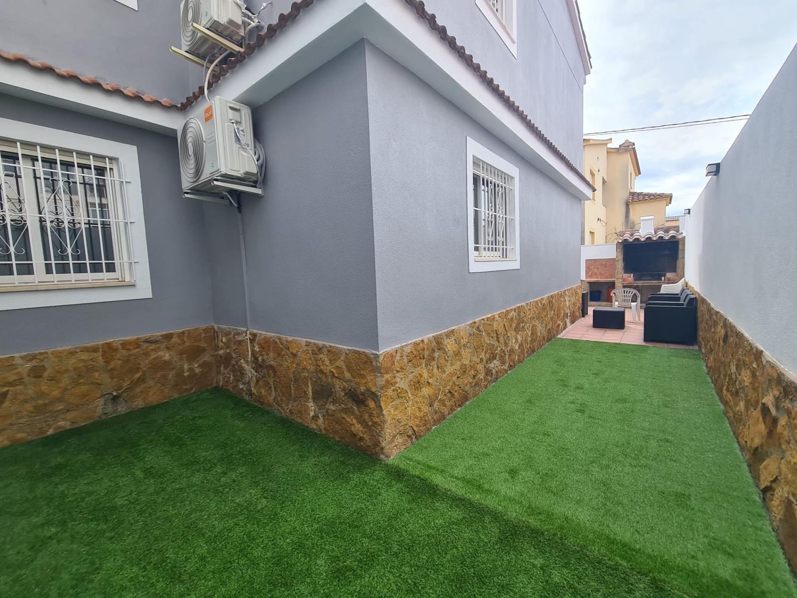 4 bedroom Villa for sale in Vinaros with garage - € 365,000 (Ref: 9894068)