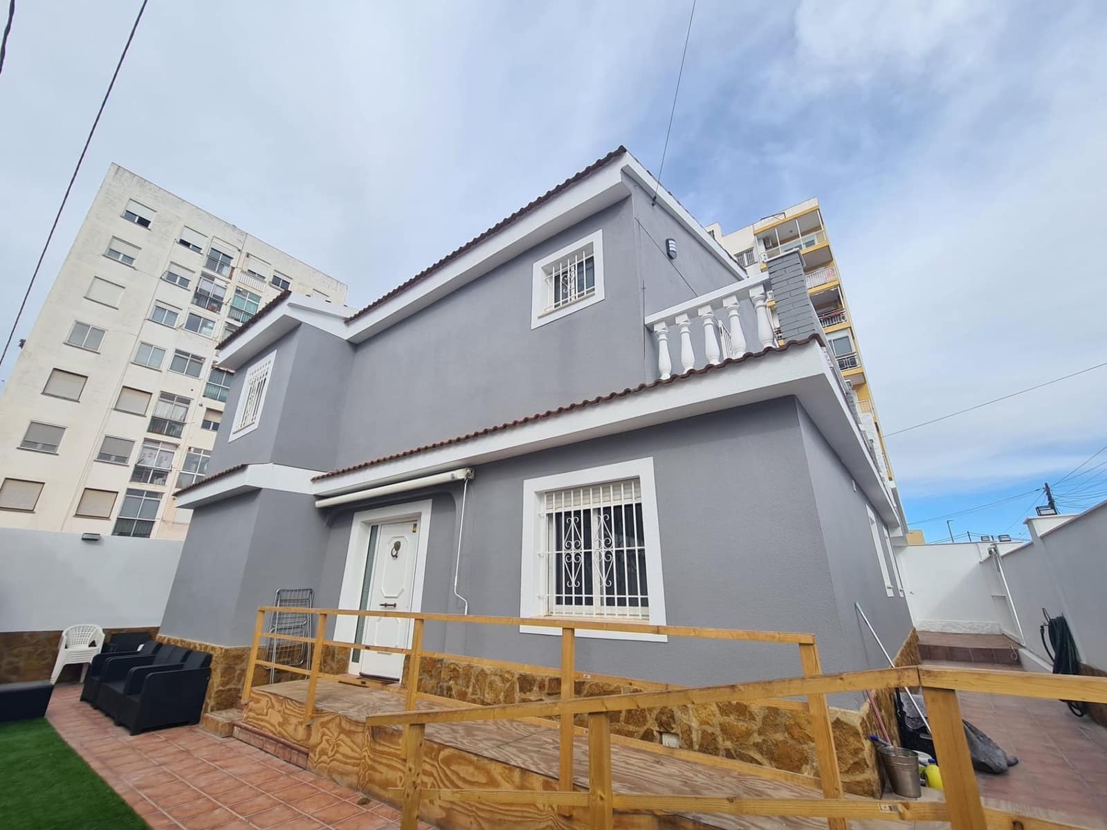 4 bedroom Villa for sale in Vinaros with garage - € 365,000 (Ref: 9894068)
