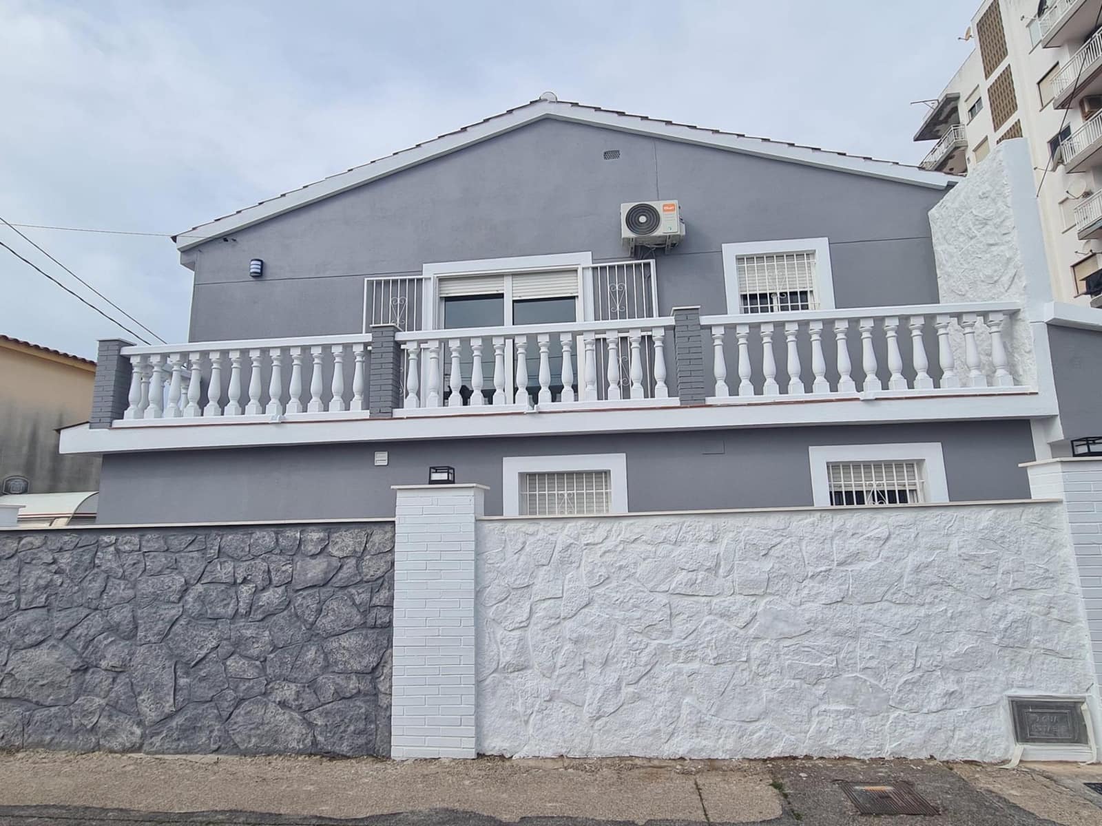 4 bedroom Villa for sale in Vinaros with garage - € 365,000 (Ref: 9894068)