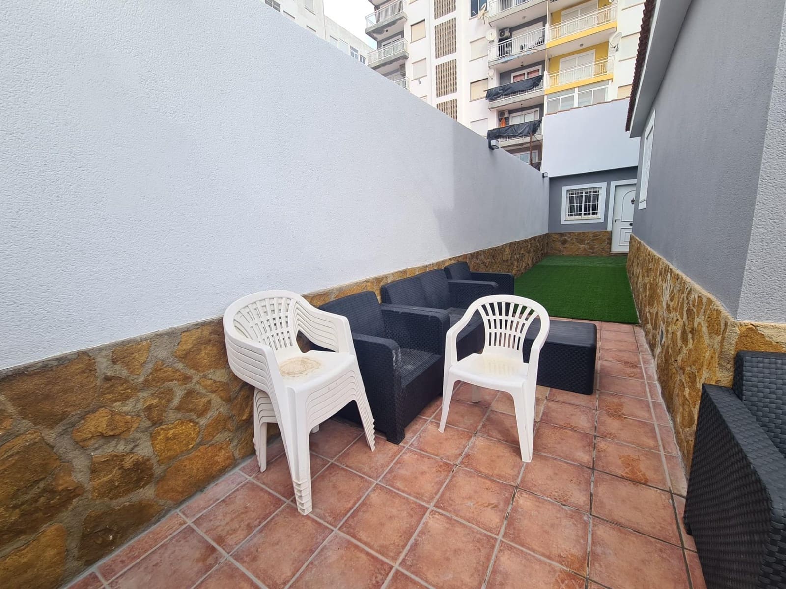 4 bedroom Villa for sale in Vinaros with garage - € 365,000 (Ref: 9894068)