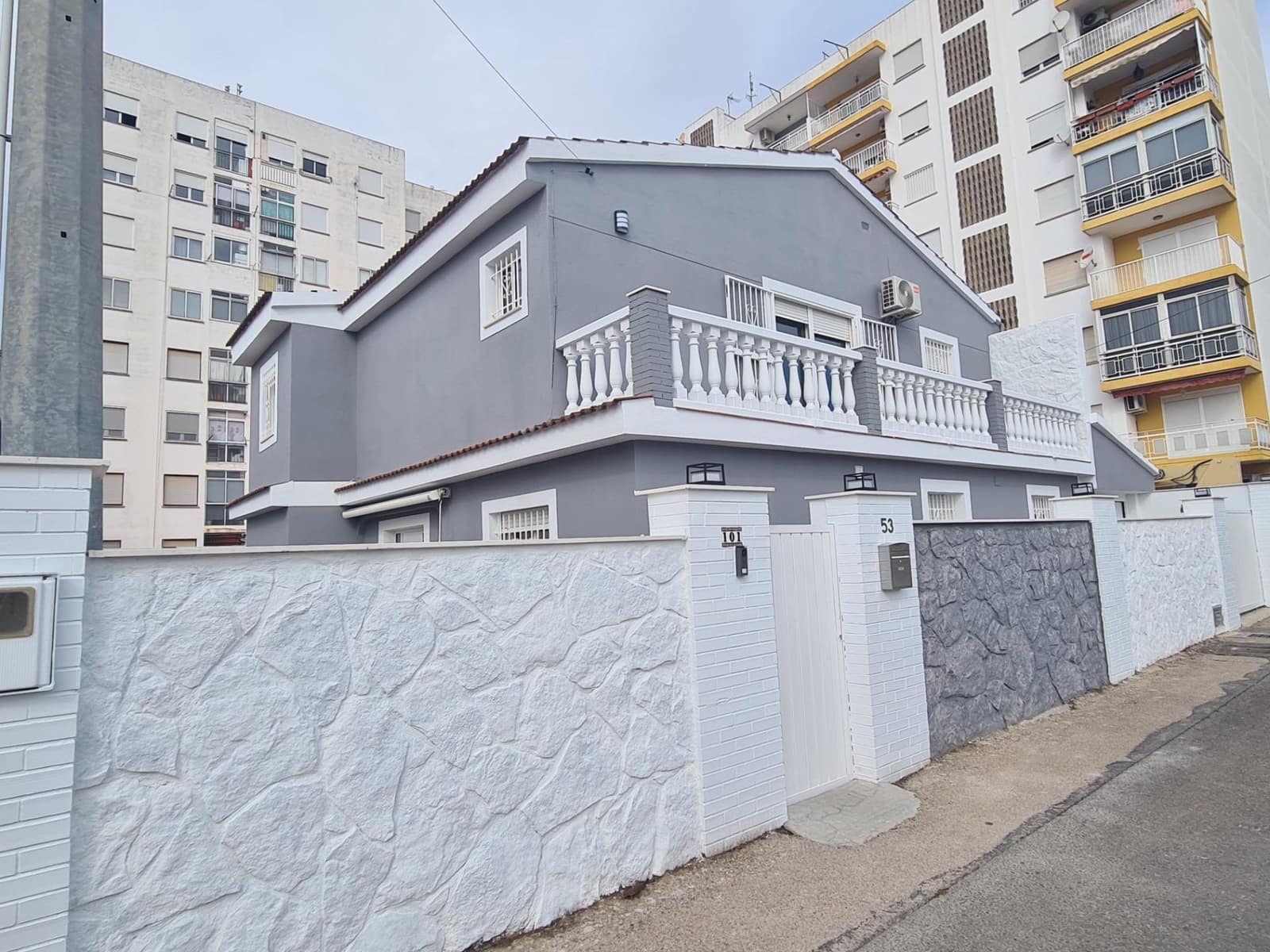 4 bedroom Villa for sale in Vinaros with garage - € 365,000 (Ref: 9894068)