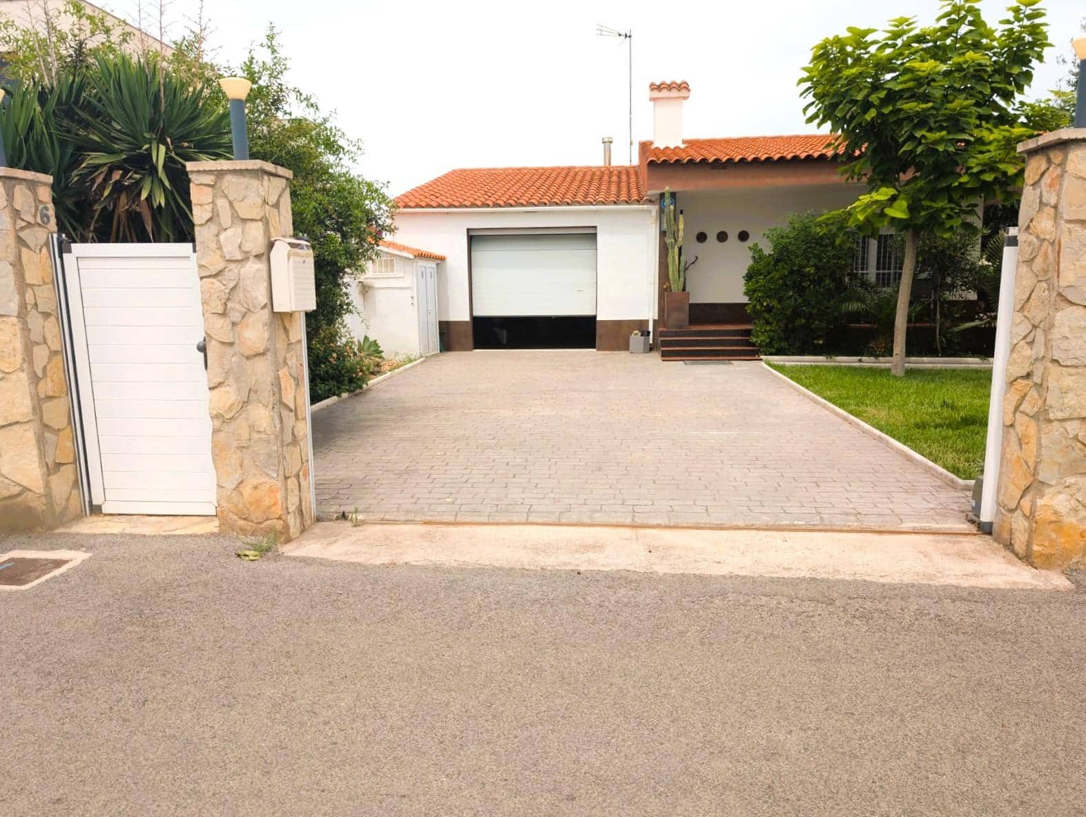 Chalet de 3 habitaciones en Vinaròs en venta con garaje - 399.000 € (Ref: 9913336)