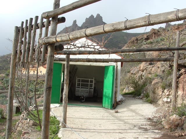 4 slaapkamer Finca/Landhuis te koop in San Bartolomé de Tirajana met garage - € 220.000 (Ref: 9298846)