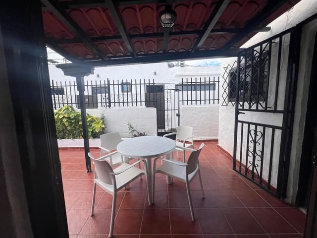 4 chambre Bungalow à vendre à Playa del Inglés, San Bartolomé de Tirajana avec piscine garage - 565 000 € (Ref: 9967073)