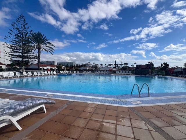 4 chambre Bungalow à vendre à Playa del Inglés, San Bartolomé de Tirajana avec piscine garage - 565 000 € (Ref: 9967073)