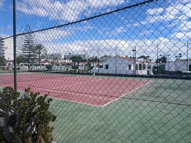 4 chambre Bungalow à vendre à Playa del Inglés, San Bartolomé de Tirajana avec piscine garage - 565 000 € (Ref: 9967073)