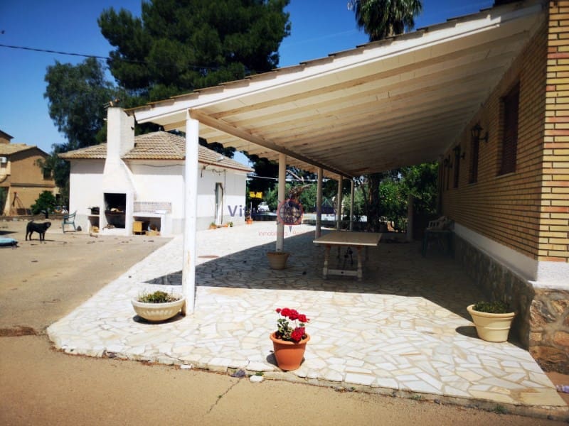 4 slaapkamer Villa te koop in Purias met garage - € 360.000 (Ref: 9666280)