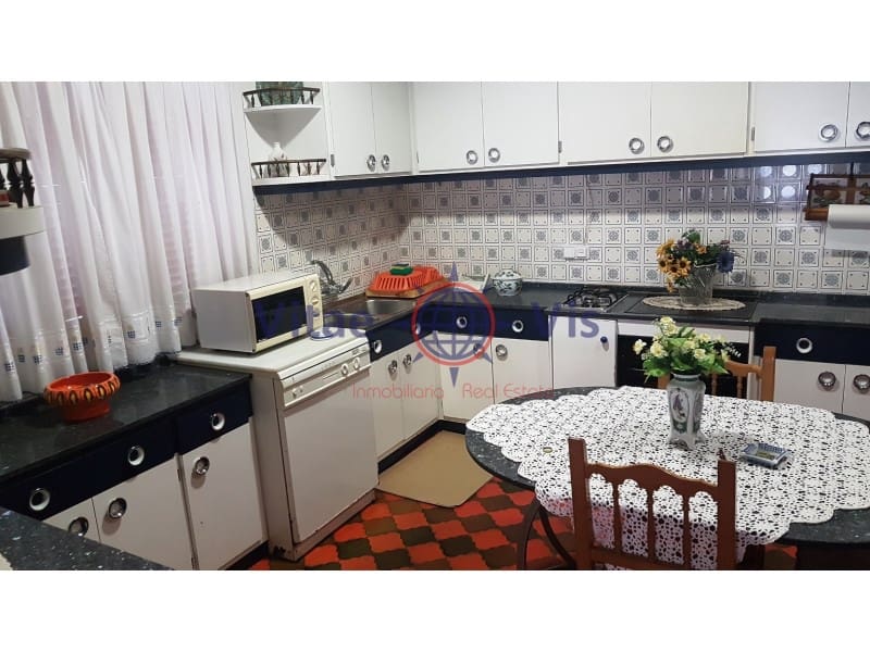 4 slaapkamer Villa te koop in Purias met garage - € 360.000 (Ref: 9666280)