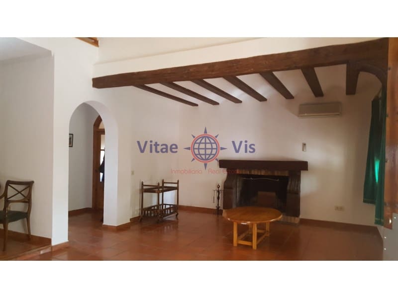 4 slaapkamer Villa te koop in Purias met garage - € 450.000 (Ref: 9666282)