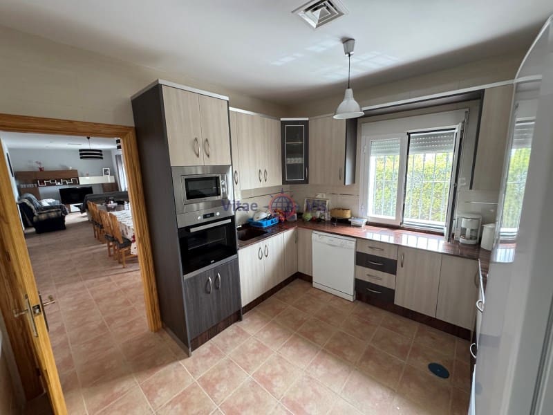 6 bedroom Villa for sale in Lorca - € 220,000 (Ref: 9726653)