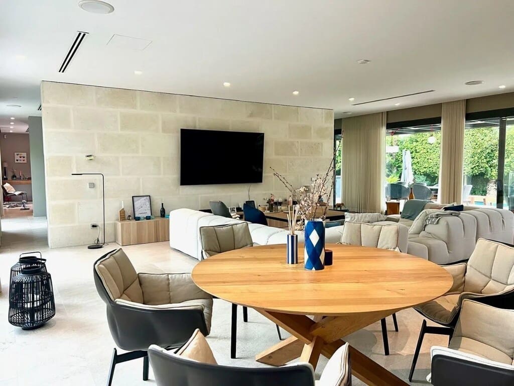 6 bedroom Villa for sale in Santa Ponsa with pool - € 4,995,000 (Ref: 10017222)