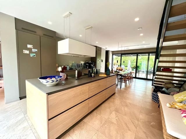 6 bedroom Villa for sale in Santa Ponsa, Calvià with pool - € 4,995,000 (Ref: 10017222)