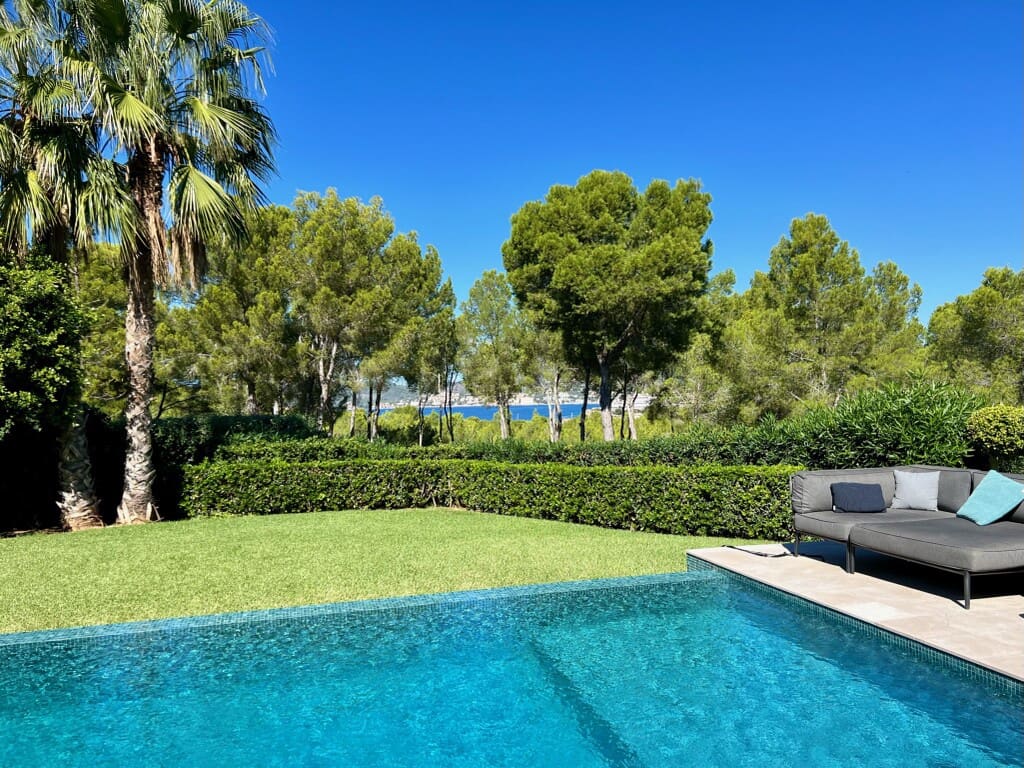 6 bedroom Villa for sale in Santa Ponsa with pool - € 4,995,000 (Ref: 10017222)