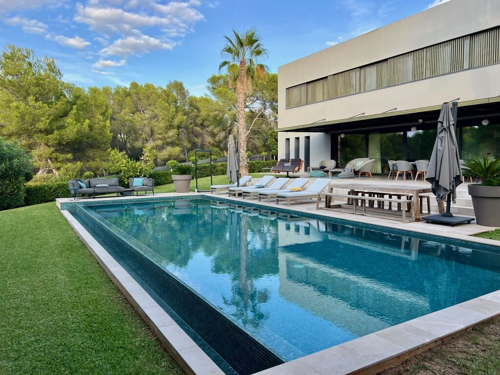6 bedroom Villa for sale in Santa Ponsa with pool - € 4,995,000 (Ref: 10017222)