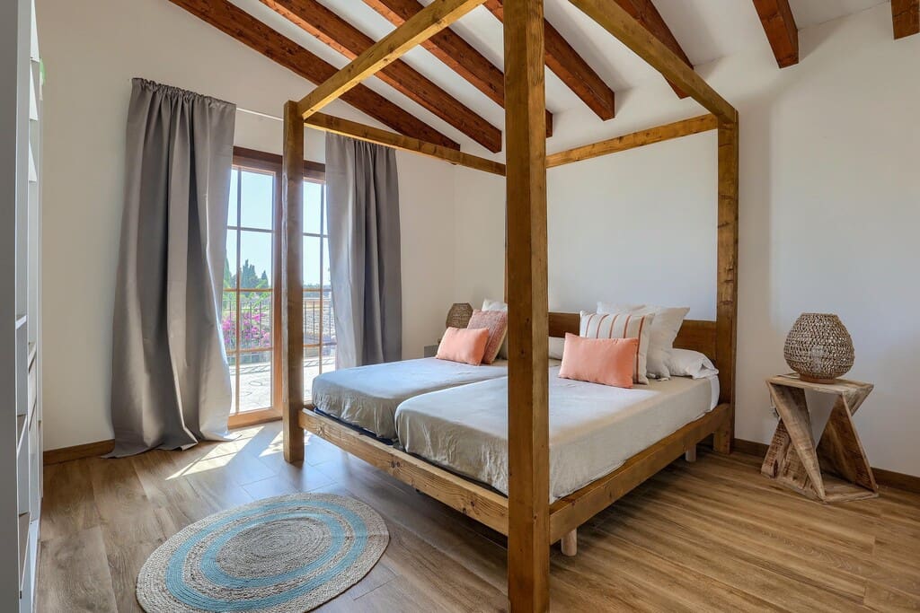 5 sypialnia Finka/Dom wiejski na sprzedaż w Buger z basenem garażem - 2 150 000 € (Ref: 10135857)