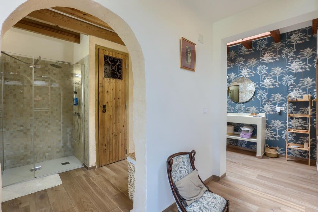 5 sypialnia Finka/Dom wiejski na sprzedaż w Buger z basenem garażem - 2 150 000 € (Ref: 10135857)