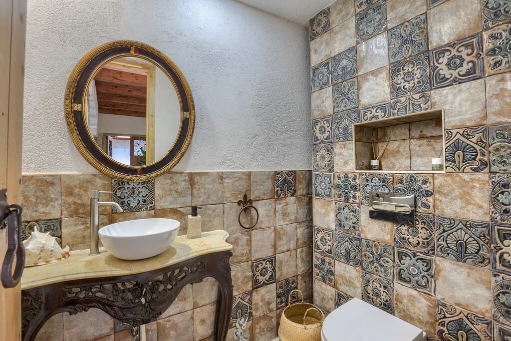 5 sypialnia Finka/Dom wiejski na sprzedaż w Buger z basenem garażem - 2 150 000 € (Ref: 10135857)