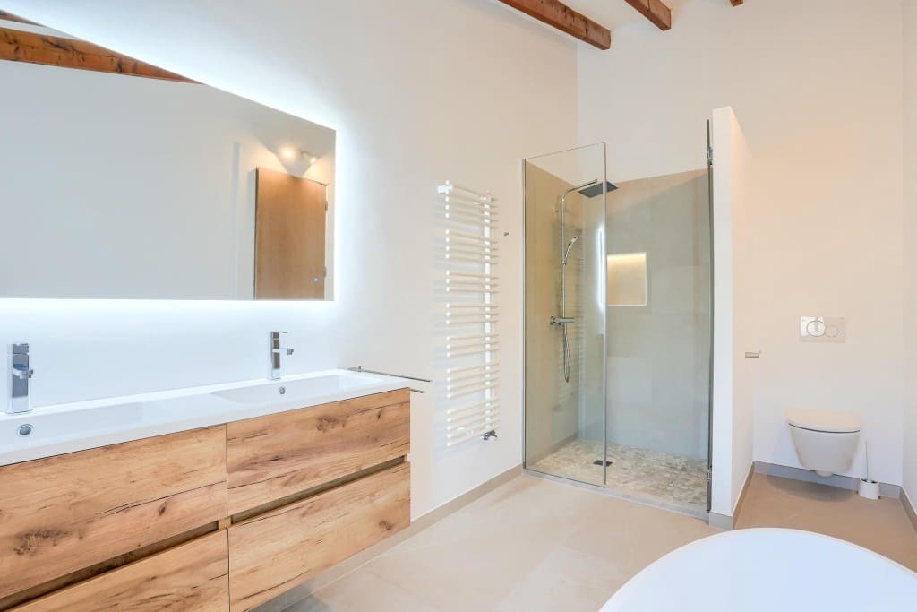 3 makuuhuone Omakotitalo myytävänä paikassa Llubi mukana uima-altaan 
autotalli - 1 320 000 € (Ref: 9528538)