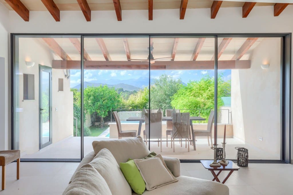 3 makuuhuone Omakotitalo myytävänä paikassa Llubi mukana uima-altaan 
autotalli - 1 320 000 € (Ref: 9528538)