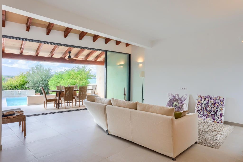 3 makuuhuone Omakotitalo myytävänä paikassa Llubi mukana uima-altaan 
autotalli - 1 320 000 € (Ref: 9528538)