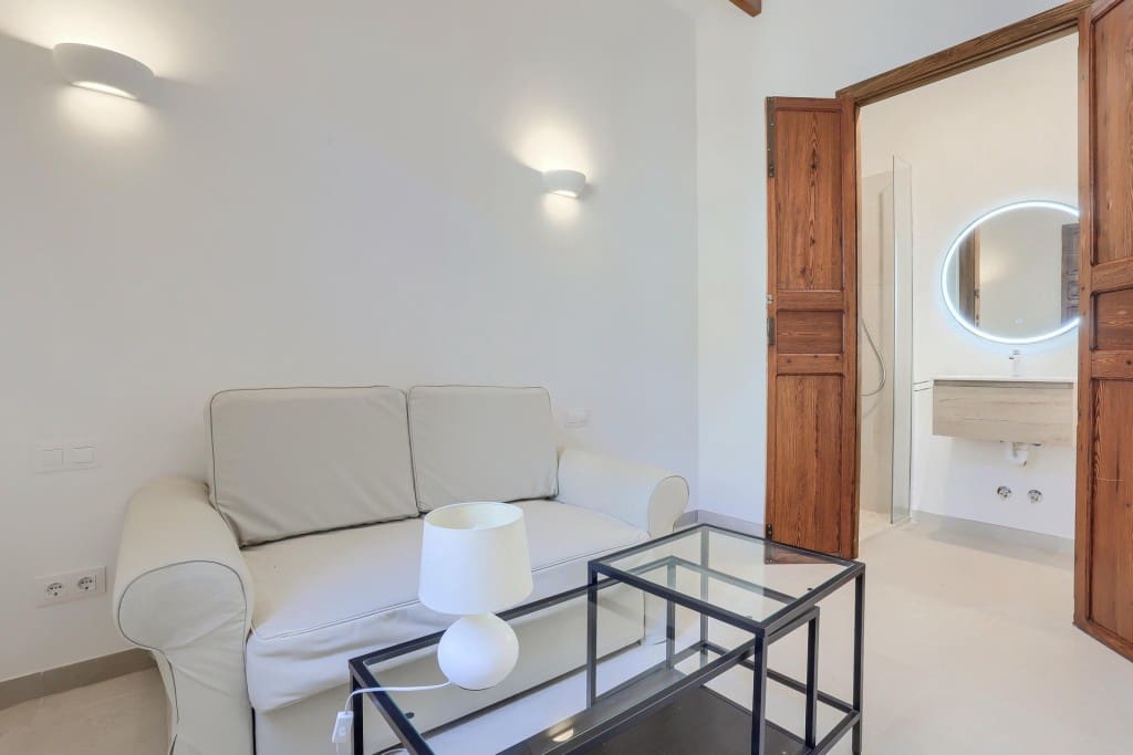 3 makuuhuone Omakotitalo myytävänä paikassa Llubi mukana uima-altaan 
autotalli - 1 320 000 € (Ref: 9528538)