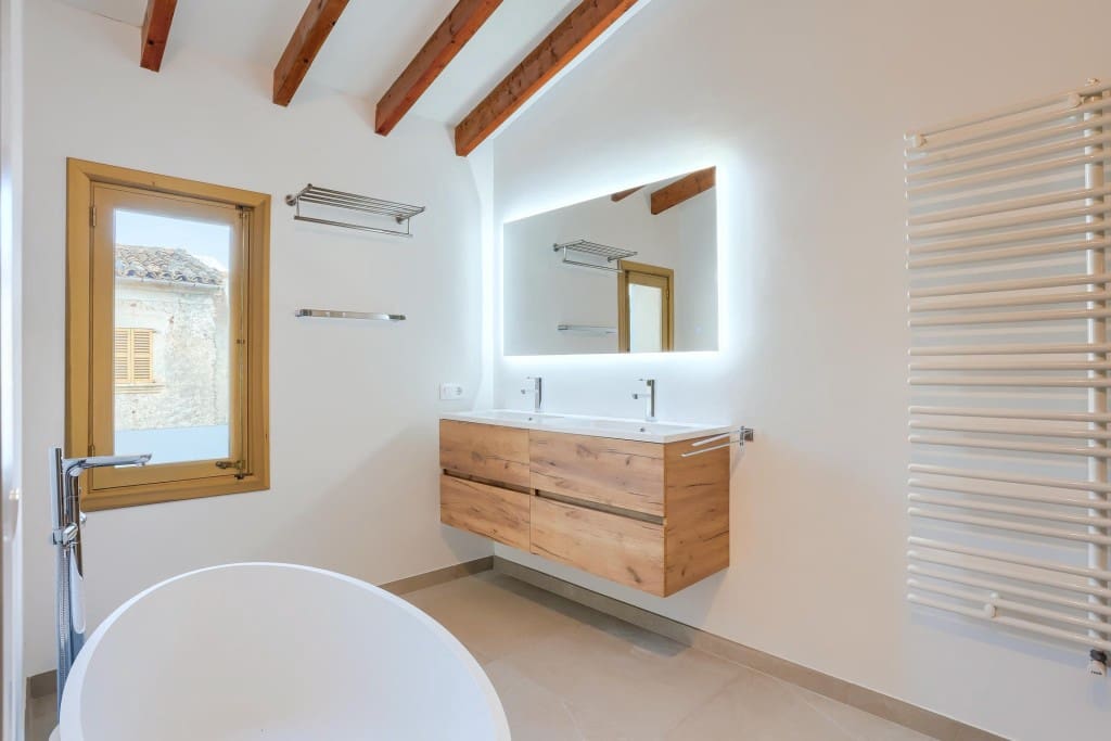 3 makuuhuone Omakotitalo myytävänä paikassa Llubi mukana uima-altaan 
autotalli - 1 320 000 € (Ref: 9528538)