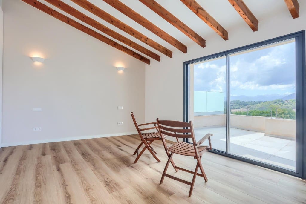 3 makuuhuone Omakotitalo myytävänä paikassa Llubi mukana uima-altaan 
autotalli - 1 320 000 € (Ref: 9528538)