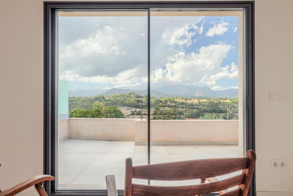 3 makuuhuone Omakotitalo myytävänä paikassa Llubi mukana uima-altaan 
autotalli - 1 320 000 € (Ref: 9528538)