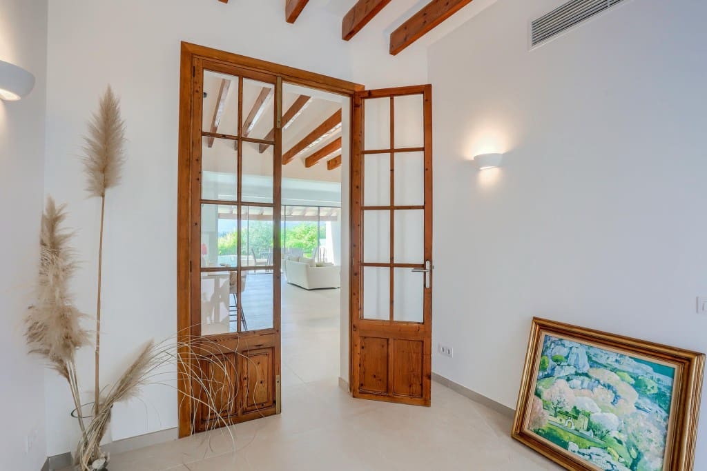 3 makuuhuone Omakotitalo myytävänä paikassa Llubi mukana uima-altaan 
autotalli - 1 320 000 € (Ref: 9528538)