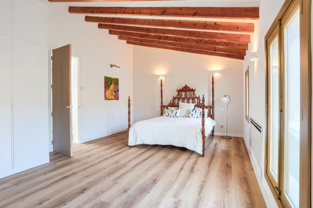 3 makuuhuone Omakotitalo myytävänä paikassa Llubi mukana uima-altaan 
autotalli - 1 320 000 € (Ref: 9528538)