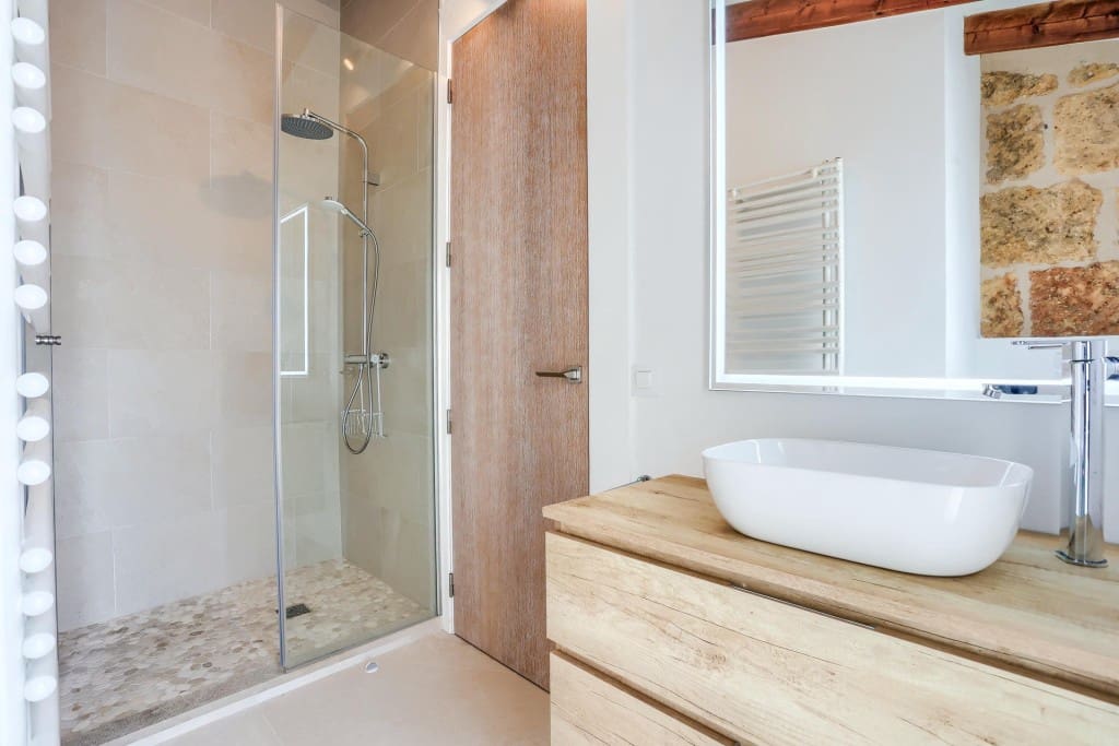 3 makuuhuone Omakotitalo myytävänä paikassa Llubi mukana uima-altaan 
autotalli - 1 320 000 € (Ref: 9528538)